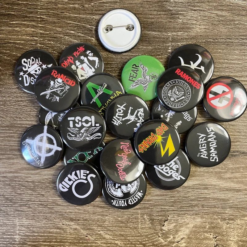 Vintage US Punk Rock Band Pinb - Vintage Collectible Pins avis et prix